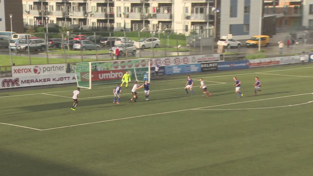 Red_card_MIF_9307_5946c9d43bc36.mp4